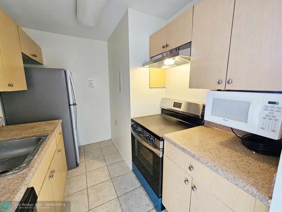 For Sale: $175,000 (2 beds, 1 baths, 708 Square Feet)