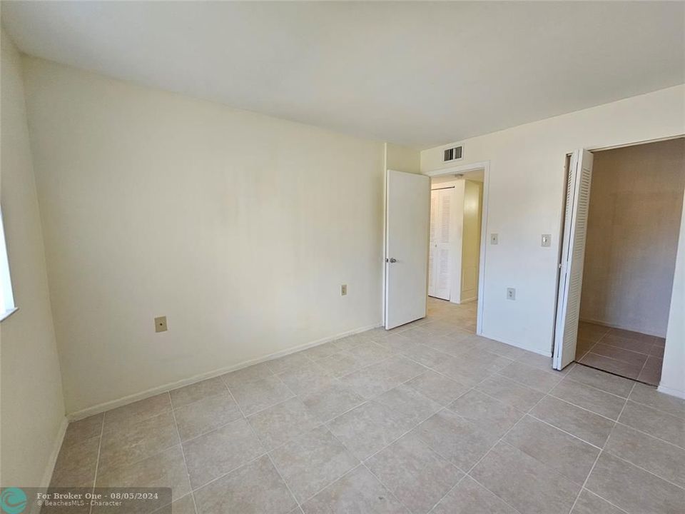 For Sale: $175,000 (2 beds, 1 baths, 708 Square Feet)