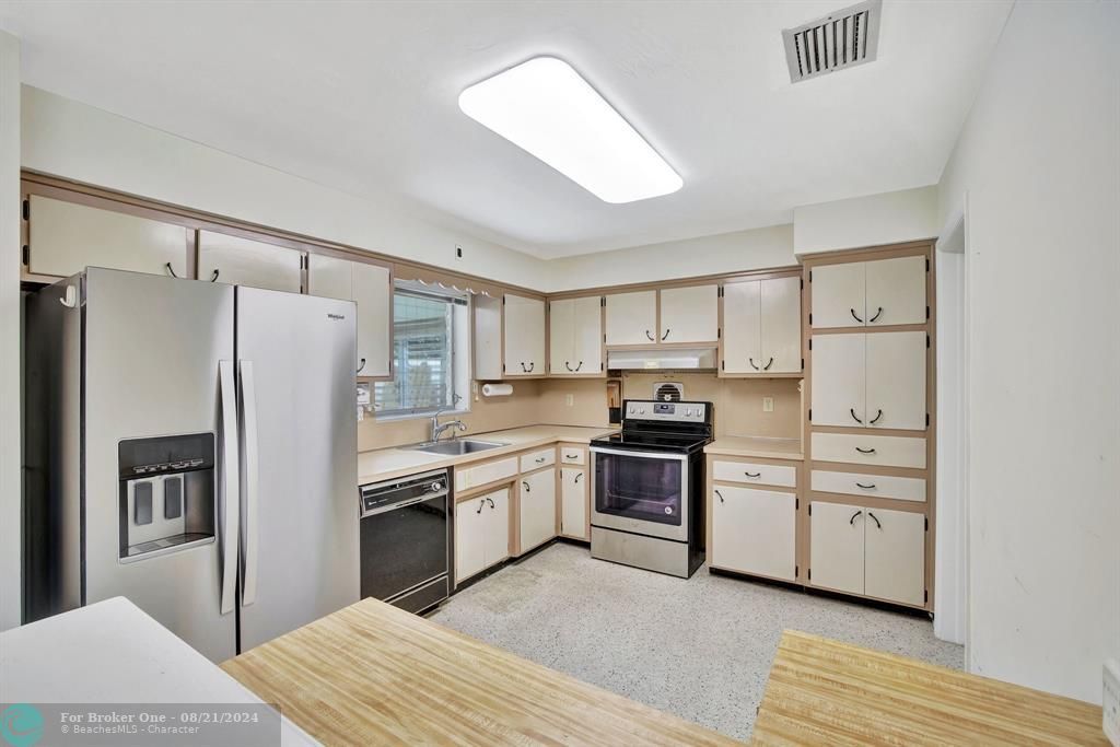 Active With Contract: $510,000 (2 beds, 2 baths, 1598 Square Feet)