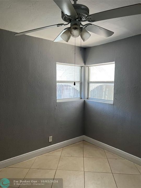 Active With Contract: $2,600 (3 beds, 1 baths, 1212 Square Feet)