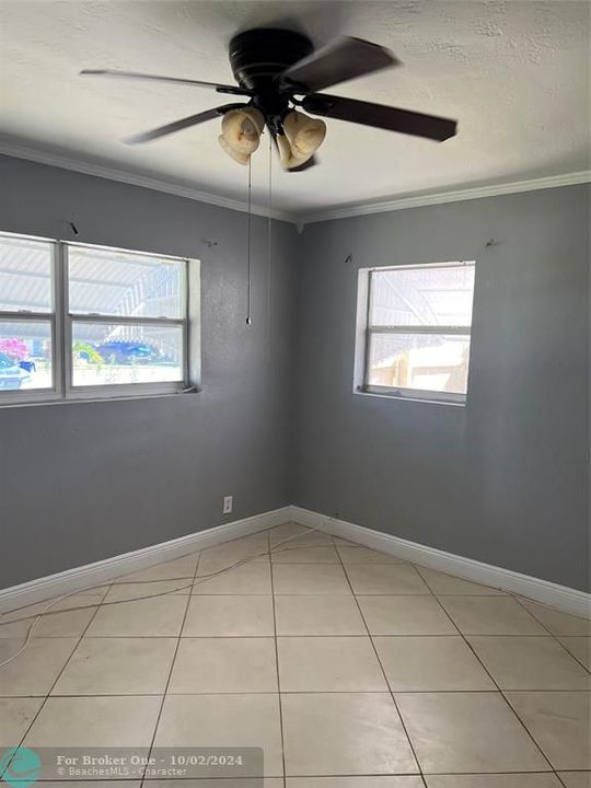 Active With Contract: $2,600 (3 beds, 1 baths, 1212 Square Feet)