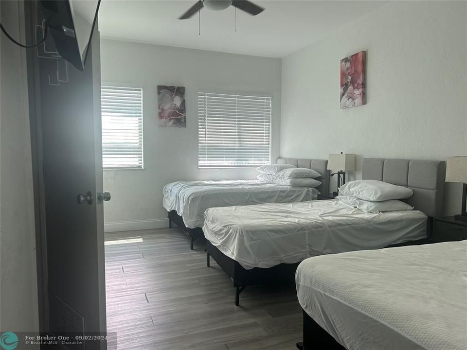 For Rent: $1,950 (1 beds, 1 baths, 1383 Square Feet)