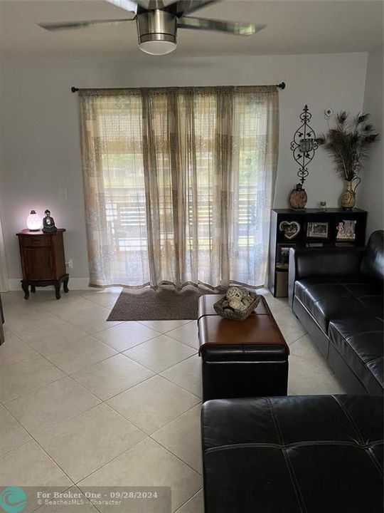 En Venta: $177,990 (2 camas, 2 baños, 815 Pies cuadrados)