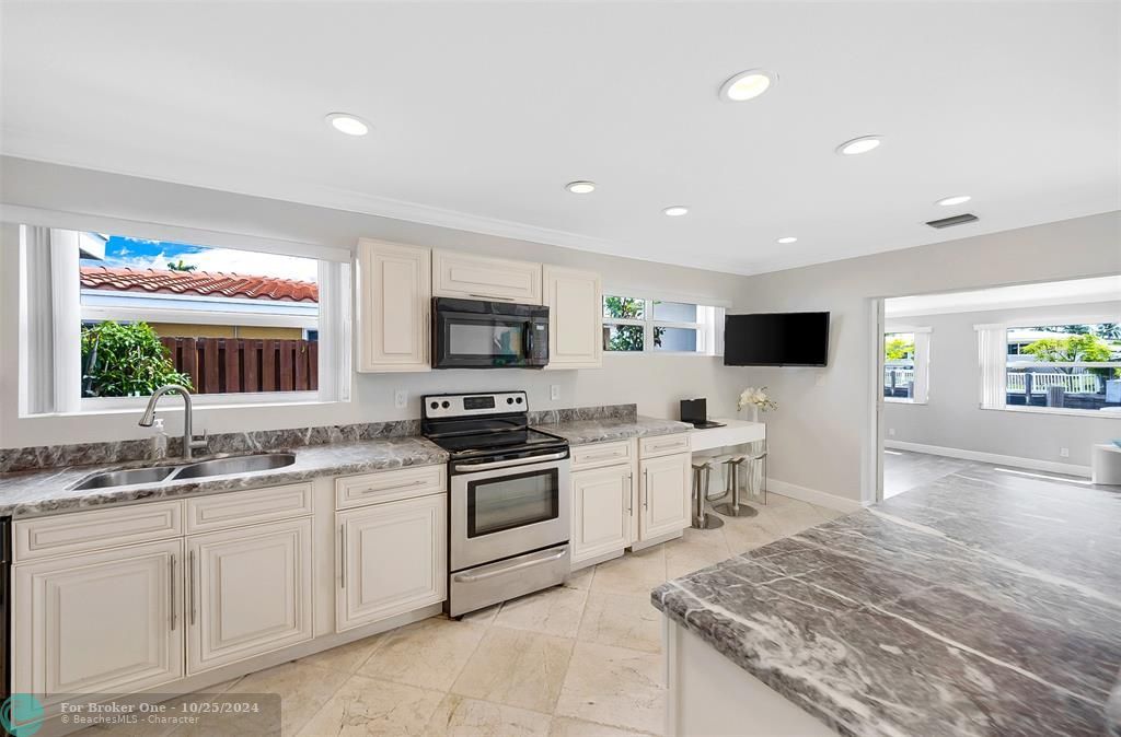 Recently Sold: $1,095,000 (3 beds, 2 baths, 1709 Square Feet)