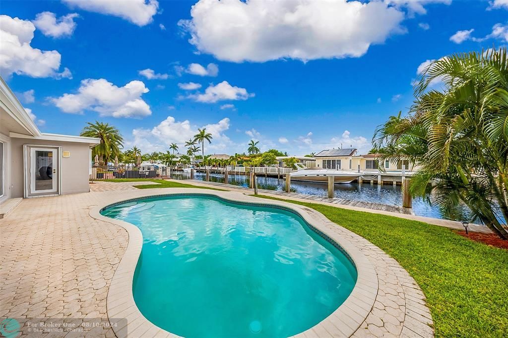 Recently Sold: $1,095,000 (3 beds, 2 baths, 1709 Square Feet)