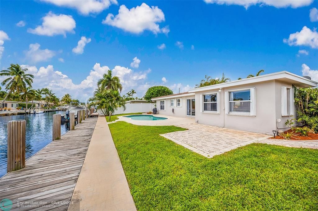 Recently Sold: $1,095,000 (3 beds, 2 baths, 1709 Square Feet)