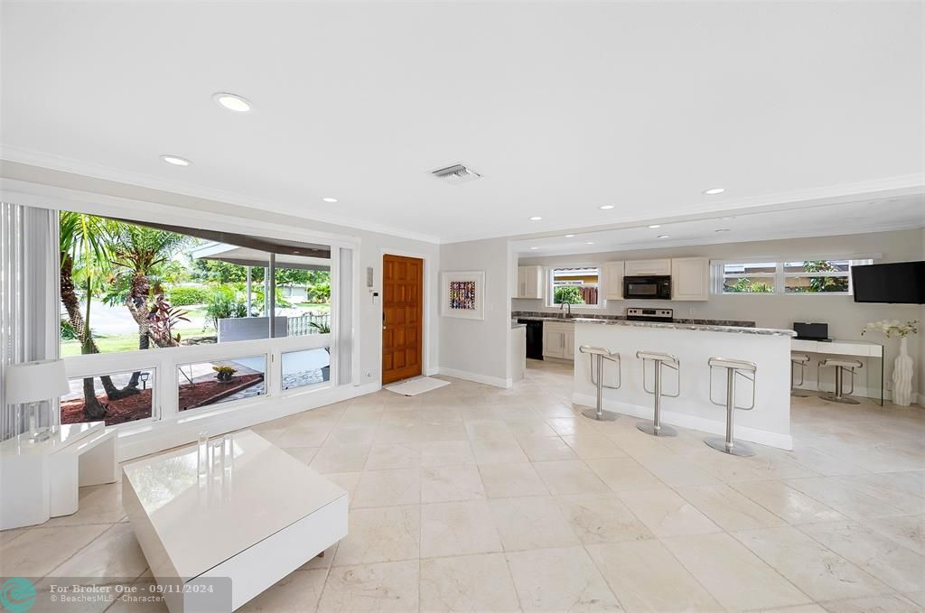 Recently Sold: $1,095,000 (3 beds, 2 baths, 1709 Square Feet)