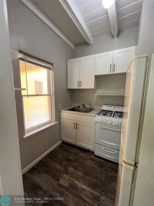 For Rent: $1,400 (1 beds, 1 baths, 500 Square Feet)