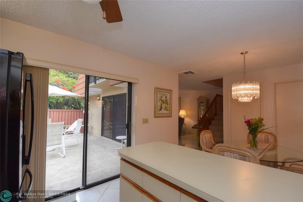 For Sale: $329,900 (2 beds, 2 baths, 1236 Square Feet)