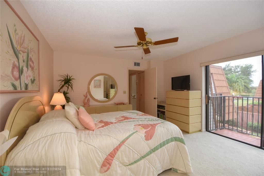 For Sale: $329,900 (2 beds, 2 baths, 1236 Square Feet)