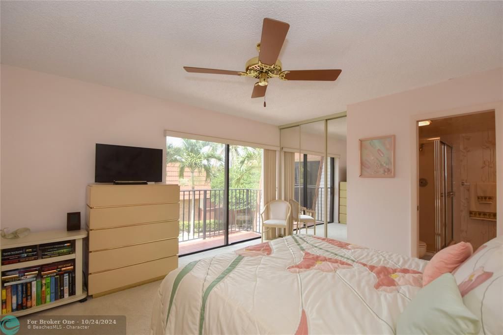 Active With Contract: $329,900 (2 beds, 2 baths, 1236 Square Feet)