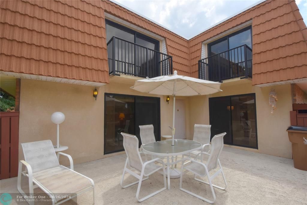 Active With Contract: $329,900 (2 beds, 2 baths, 1236 Square Feet)