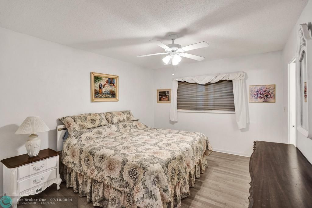 For Sale: $239,900 (2 beds, 1 baths, 900 Square Feet)