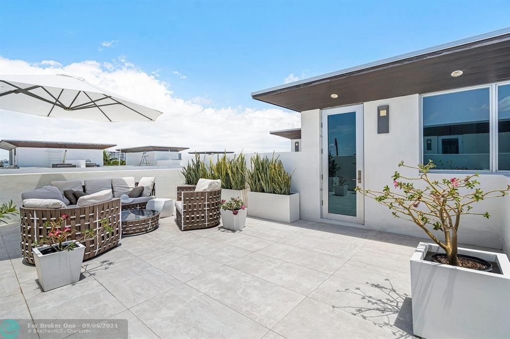 For Sale: $2,375,000 (3 beds, 3 baths, 2950 Square Feet)