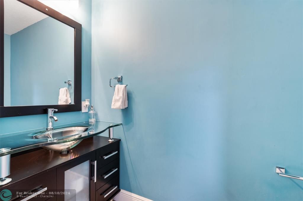 For Sale: $1,100,000 (3 beds, 2 baths, 2266 Square Feet)