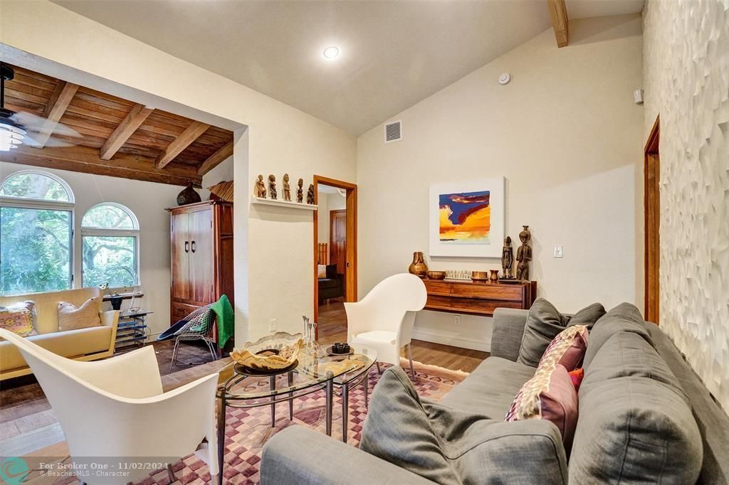 Active With Contract: $950,000 (3 beds, 2 baths, 1737 Square Feet)