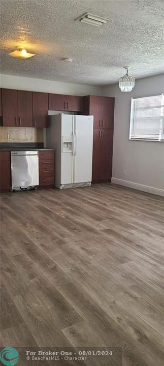 For Sale: $2,795 (3 beds, 2 baths, 1943 Square Feet)