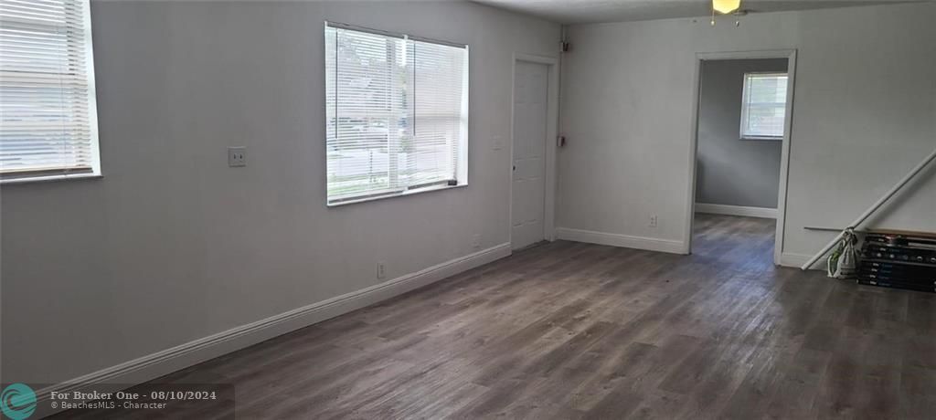 For Sale: $2,795 (3 beds, 2 baths, 1943 Square Feet)