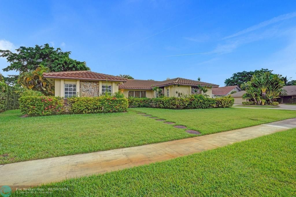 Active With Contract: $6,200 (4 beds, 2 baths, 2651 Square Feet)