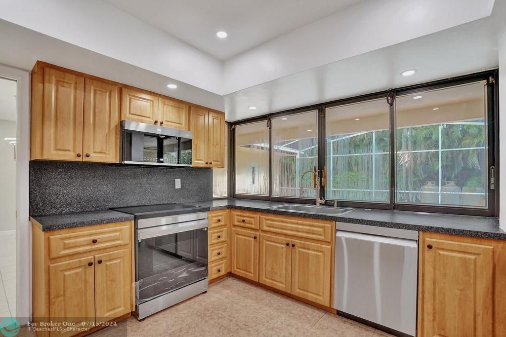 Active With Contract: $6,200 (4 beds, 2 baths, 2651 Square Feet)