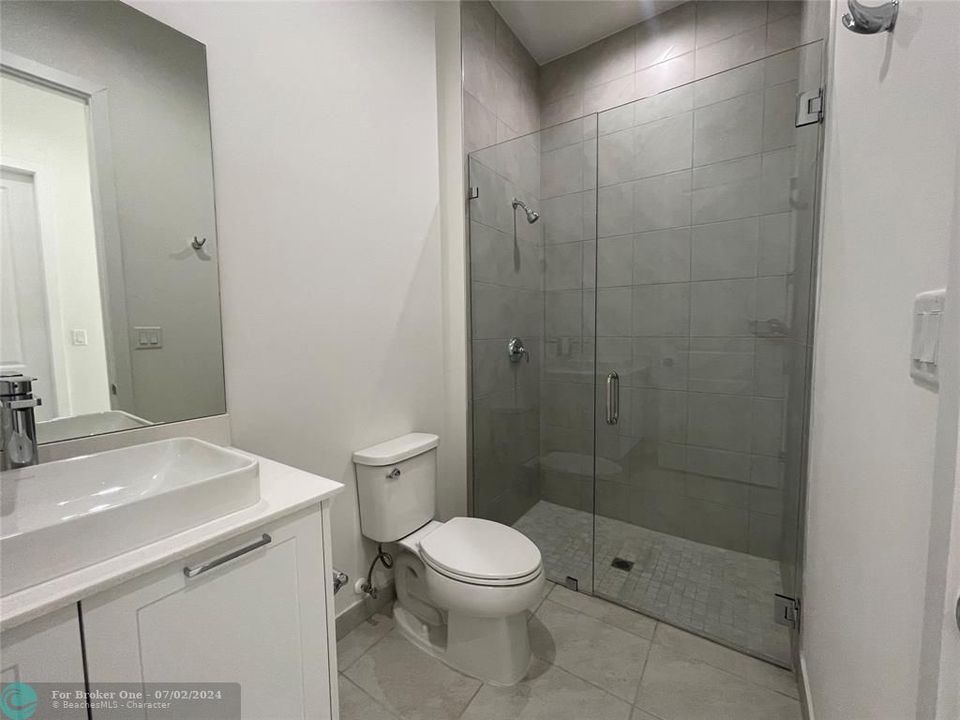 出租: $5,700 (4 贝兹, 3 浴室, 2378 平方英尺)