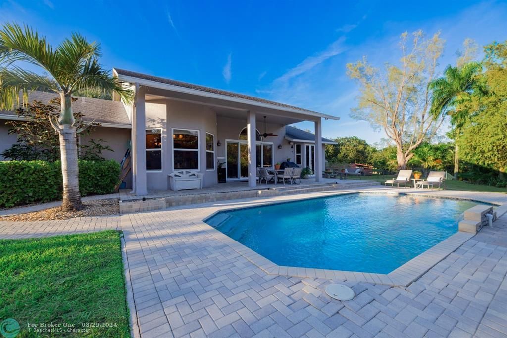 Recently Sold: $1,250,000 (4 beds, 2 baths, 2209 Square Feet)