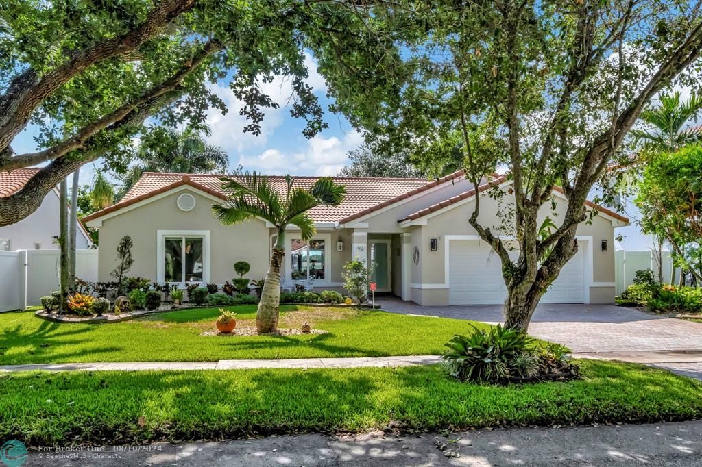 Recently Sold: $725,000 (3 beds, 2 baths, 1632 Square Feet)