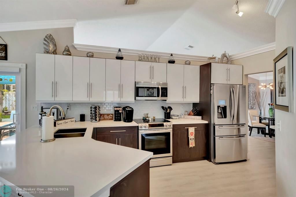 Recently Sold: $725,000 (3 beds, 2 baths, 1632 Square Feet)