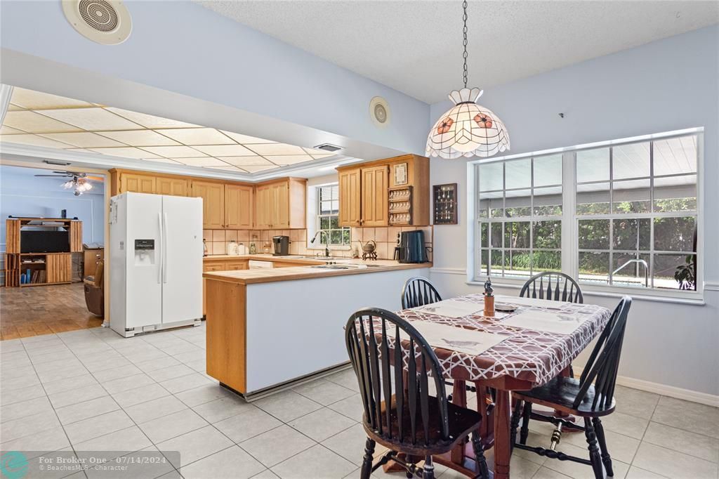 For Sale: $619,000 (5 beds, 2 baths, 2982 Square Feet)