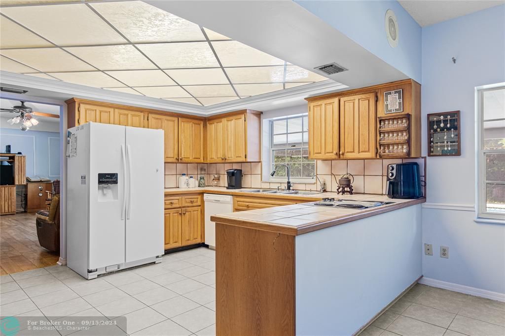 For Sale: $619,000 (5 beds, 2 baths, 2982 Square Feet)