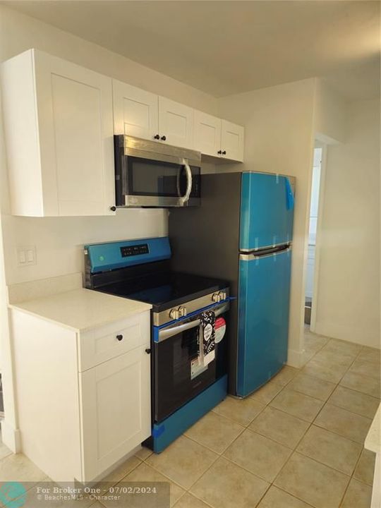 For Sale: $179,900 (1 beds, 1 baths, 572 Square Feet)