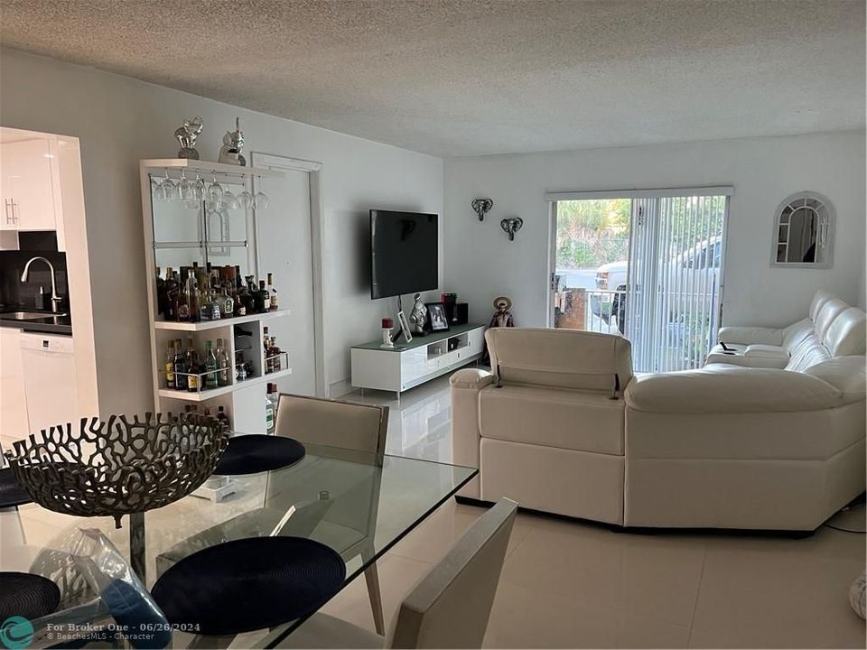 Active With Contract: $2,600 (3 beds, 2 baths, 1458 Square Feet)