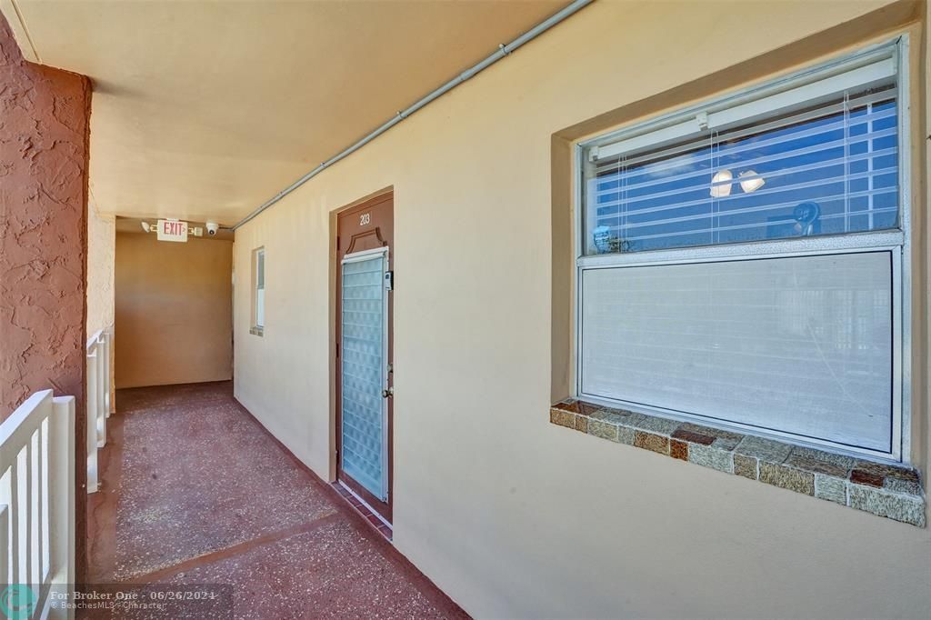 For Sale: $99,943 (1 beds, 1 baths, 620 Square Feet)