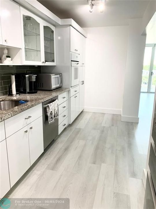 For Rent: $2,799 (2 beds, 2 baths, 1251 Square Feet)