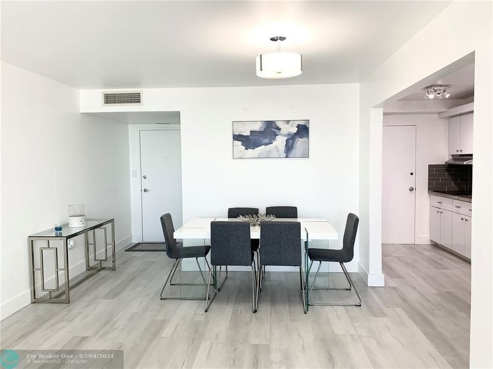 For Rent: $2,799 (2 beds, 2 baths, 1251 Square Feet)