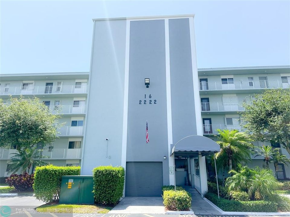 Active With Contract: $2,200 (2 beds, 2 baths, 825 Square Feet)