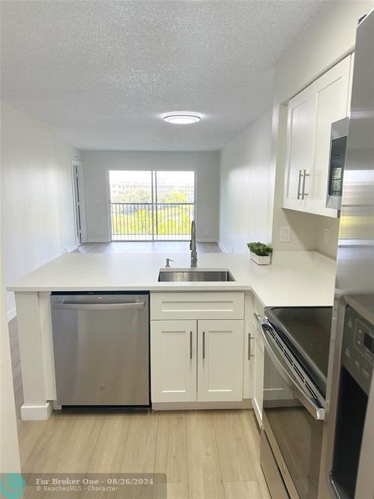 Active With Contract: $2,200 (2 beds, 2 baths, 825 Square Feet)