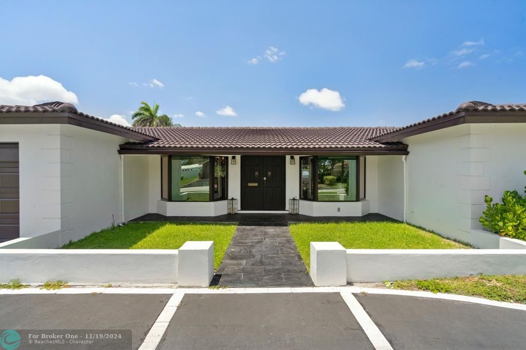 Recently Sold: $1,950,000 (4 beds, 3 baths, 2194 Square Feet)