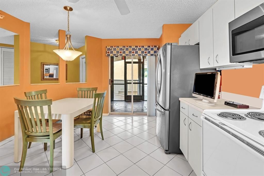 For Sale: $245,000 (2 beds, 2 baths, 1469 Square Feet)