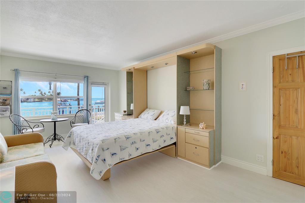 For Sale: $500,000 (1 beds, 1 baths, 320 Square Feet)