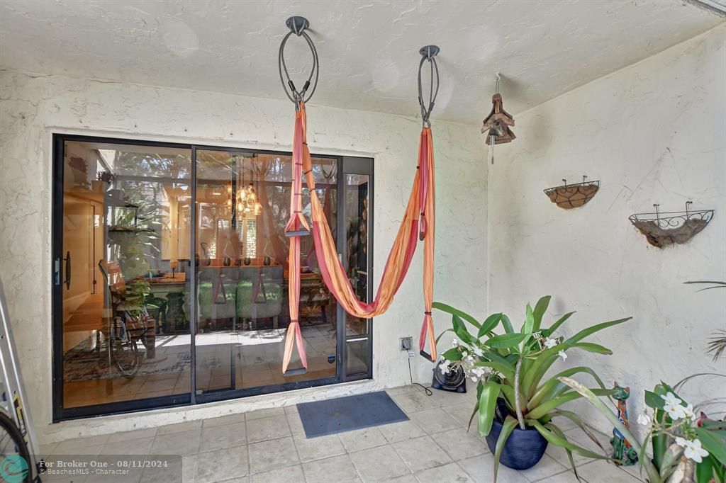 Active With Contract: $475,000 (3 beds, 2 baths, 1836 Square Feet)