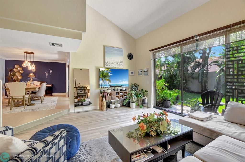 Active With Contract: $475,000 (3 beds, 2 baths, 1836 Square Feet)
