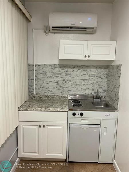 Active With Contract: $1,200 (1 beds, 1 baths, 600 Square Feet)