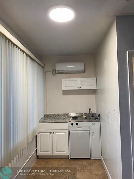 Active With Contract: $1,200 (1 beds, 1 baths, 600 Square Feet)