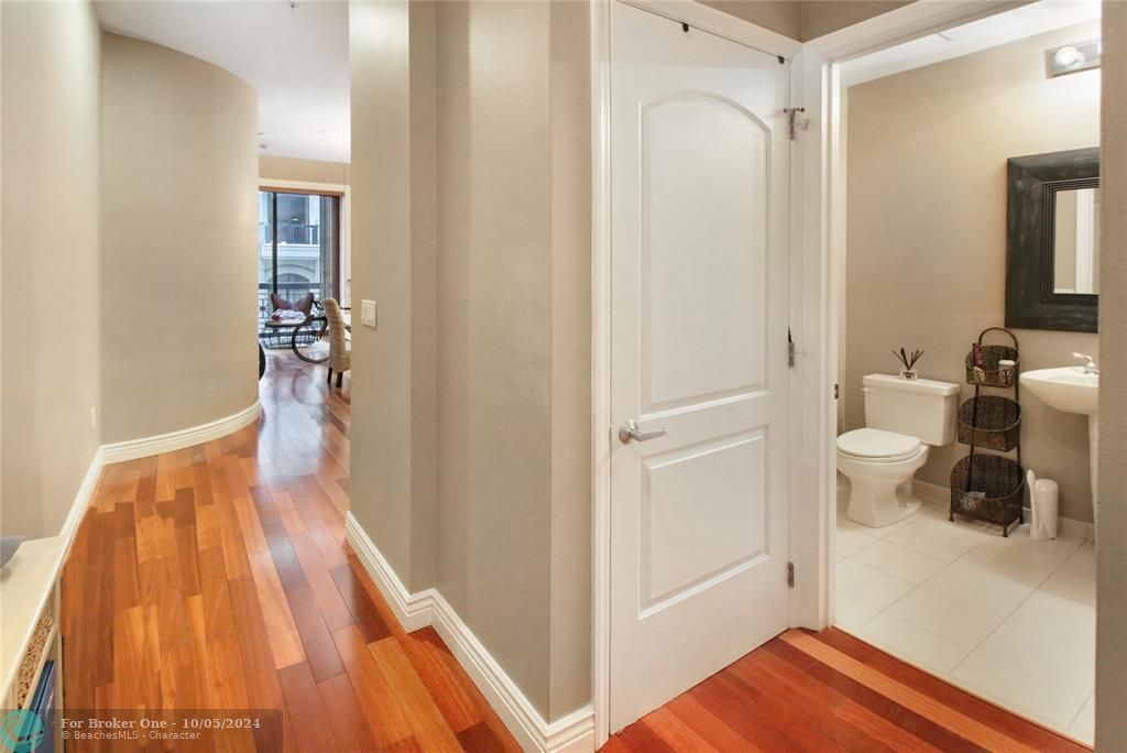 For Sale: $535,000 (1 beds, 1 baths, 1071 Square Feet)