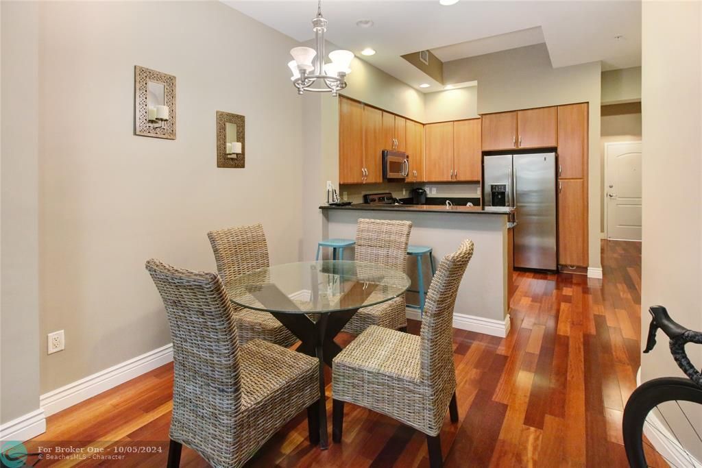 For Sale: $535,000 (1 beds, 1 baths, 1071 Square Feet)