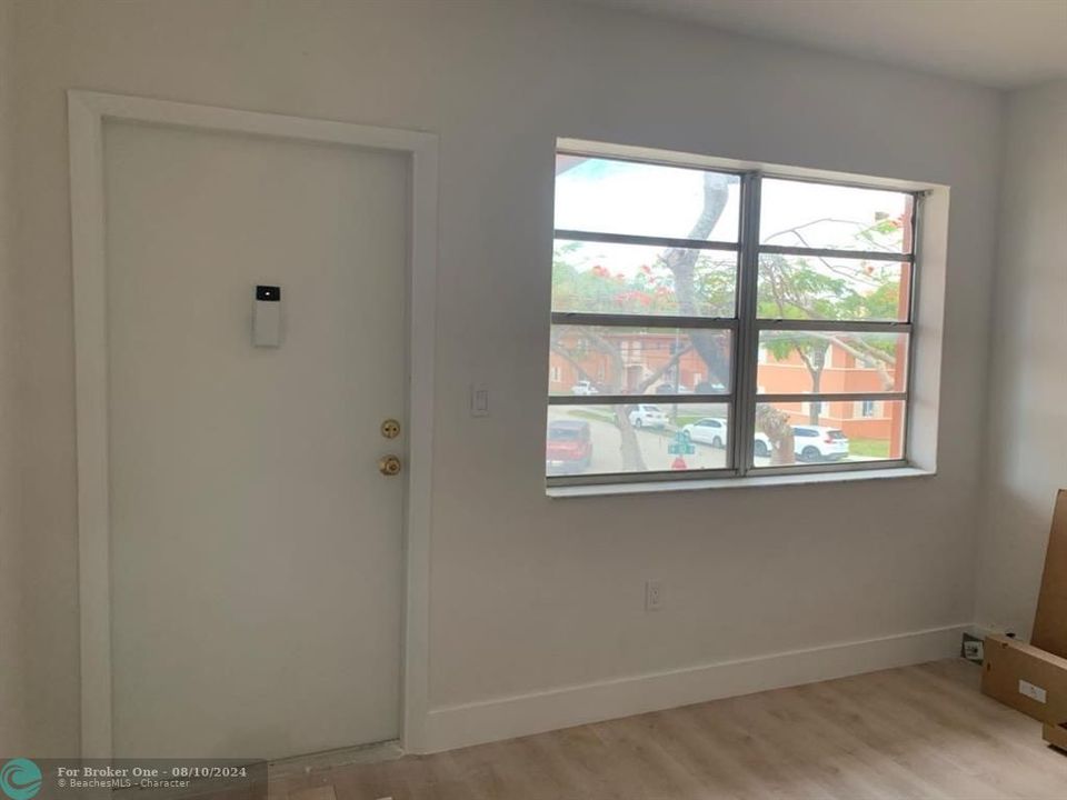 Recently Rented: $2,200 (2 beds, 1 baths, 750 Square Feet)