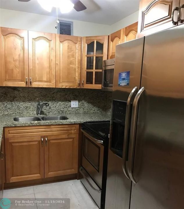 Vendido Recientemente: $179,995 (2 camas, 2 baños, 1044 Pies cuadrados)