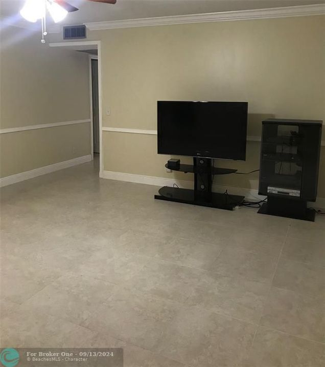 Active With Contract: $179,995 (2 beds, 2 baths, 1044 Square Feet)