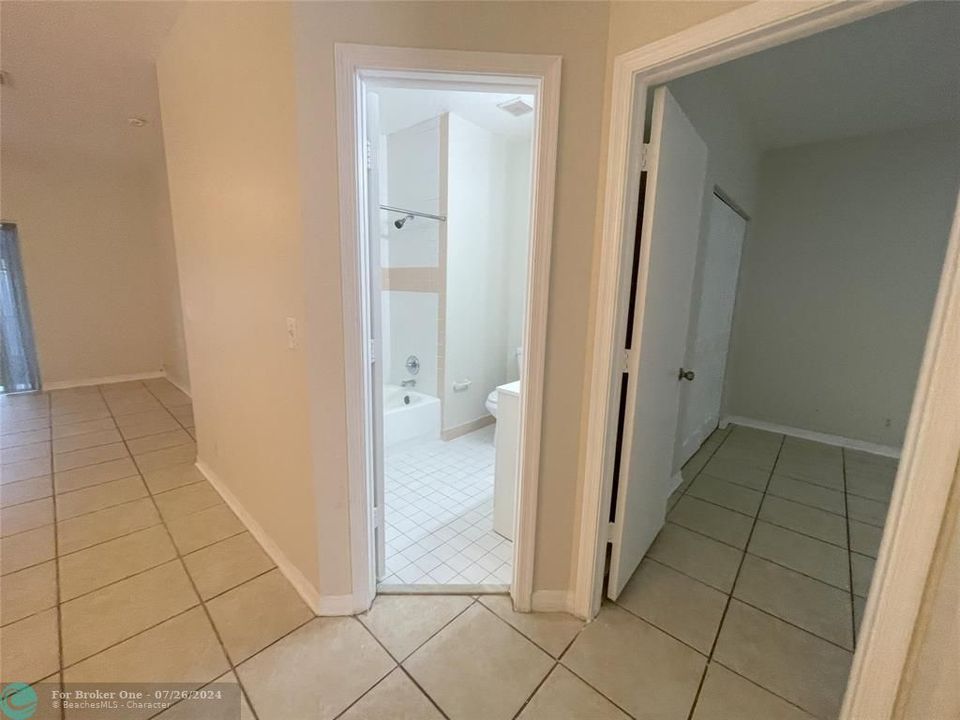 В аренду: $2,000 (2 спален, 2 ванн, 886 Квадратных фут)